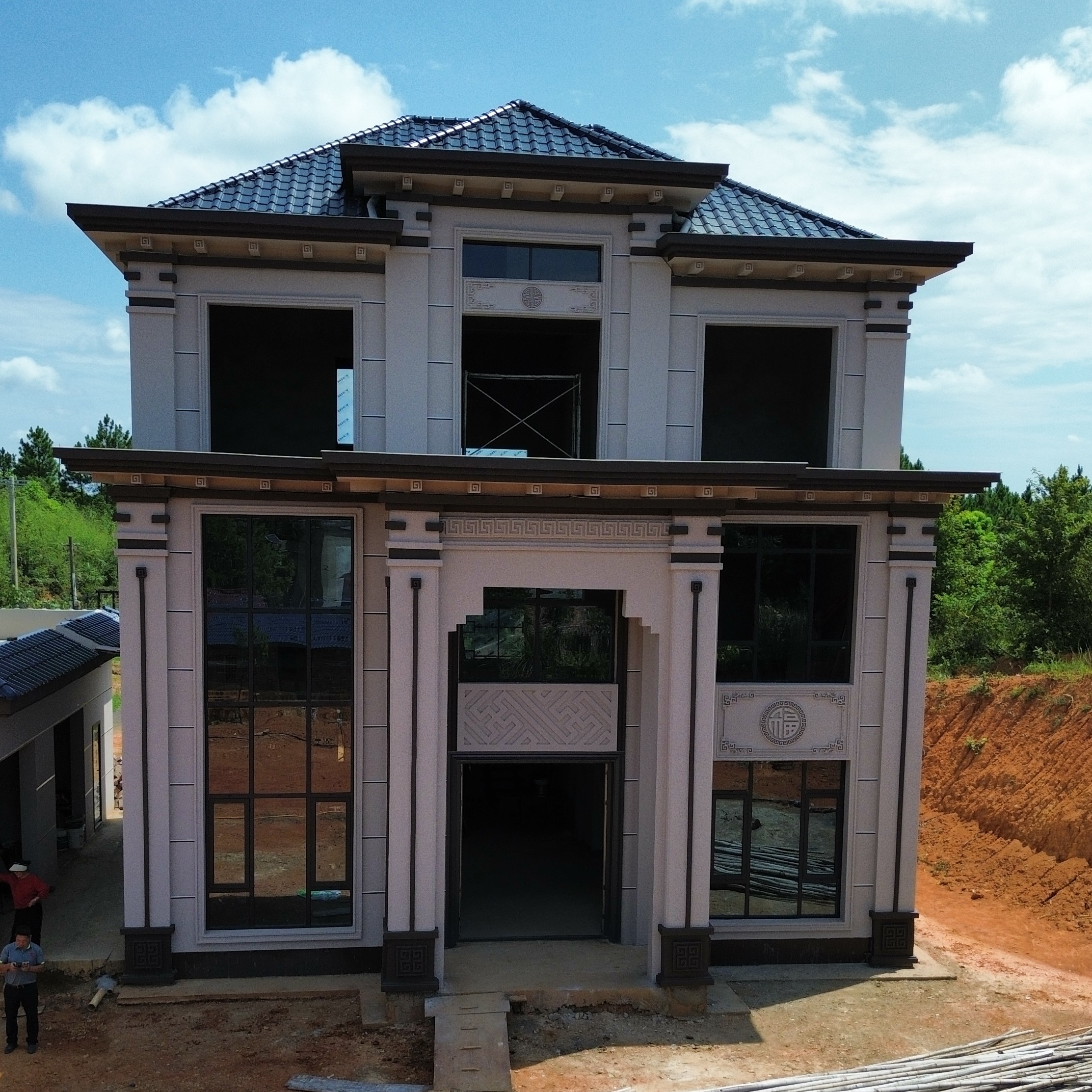 别墅设计图纸,永州别墅,永州别墅公司,永州别墅楼盘有哪些,永州别墅二手房出售,永州别墅设计公司,永州别墅装修公司,永州别墅设计师,永州别墅装修设计,湖南荣耀别墅建筑工程公司专注于乡村别墅建设施工、别墅设计、美丽乡村、新农村自建房、别墅室内装修设计及施工、园林景观设计及施工等一站式服务，公司致力于打造成为出类拔萃的永州本土别墅建筑公司和私宅设计，立足于永州冷水滩、零陵、祁阳、双牌、道县、新田、江华、江永、宁远、东安、蓝山等九县两区的农村别墅建设，服务于全国新农村别墅建设和城镇化的进程。<font color=red>服务宗旨：所见即所得，效果有保障；中途无变更不加价，无隐形费用；全程透明可查，无需客户频繁回工地。</font>产品优点：以更成熟的钢筋混凝土结构匠造传世家业！<font color=blue>公司优势：样板别墅多，设计、施工经验丰富！